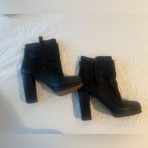 Vera Wang Black leather booties